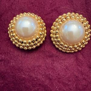 Elegant Vintage Erwin Pearl Gold and Pearl Cushion Clip Earrings